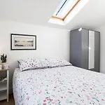 Finest Retreats - Walney Island Lighthouse * Rampside