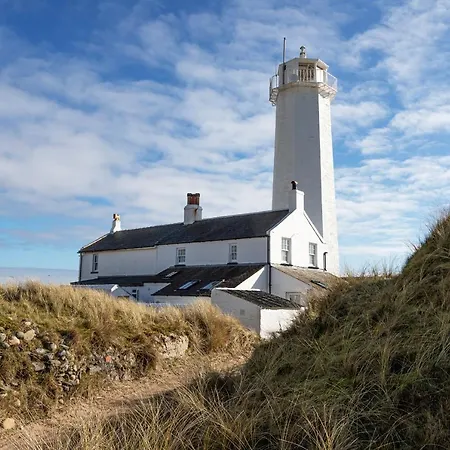 Finest Retreats - Walney Island Lighthouse Rampside
