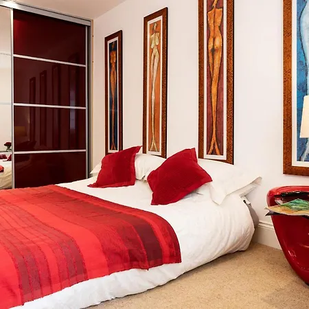 Finest Retreats - Walney Island Lighthouse Rampside