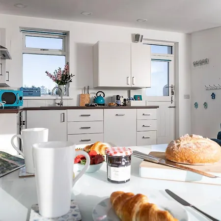 Finest Retreats - Walney Island Lighthouse Holiday home *