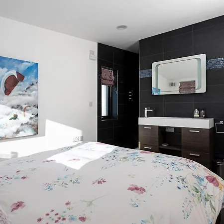 Finest Retreats - Walney Island Lighthouse * Rampside