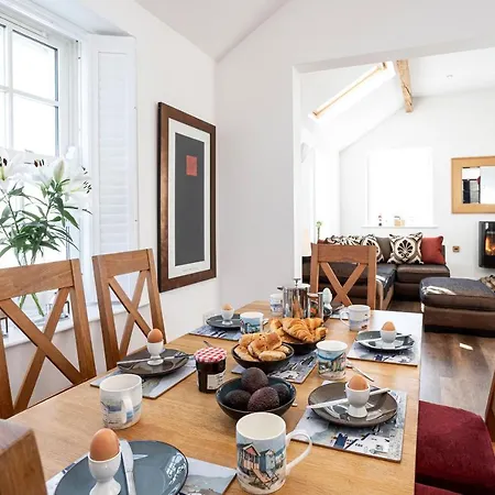 Finest Retreats - Walney Island Lighthouse