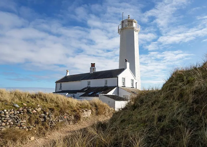 Finest Retreats - Walney Island Lighthouse Rampside