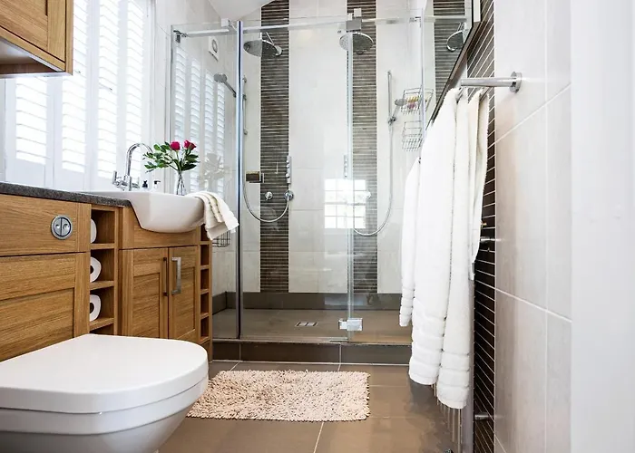 Finest Retreats - Walney Island Lighthouse * Rampside