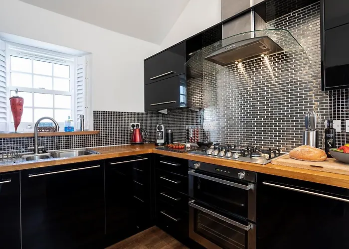 Finest Retreats - Walney Island Lighthouse * Rampside