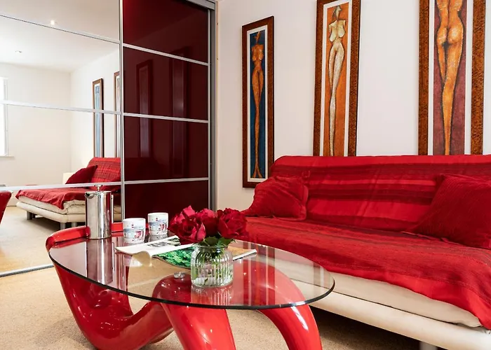 Finest Retreats - Walney Island Lighthouse Rampside