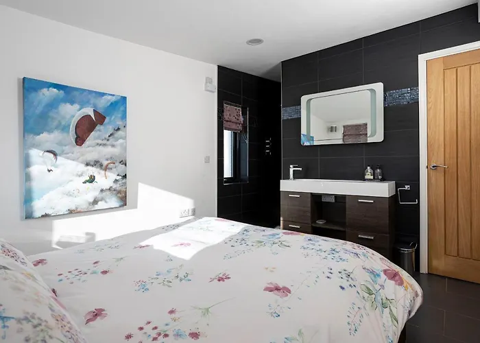 Finest Retreats - Walney Island Lighthouse * Rampside