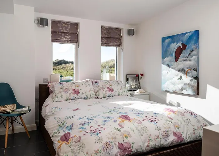 Finest Retreats - Walney Island Lighthouse Rampside