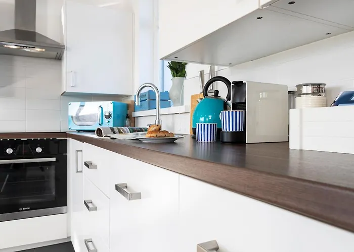 Finest Retreats - Walney Island Lighthouse * Rampside